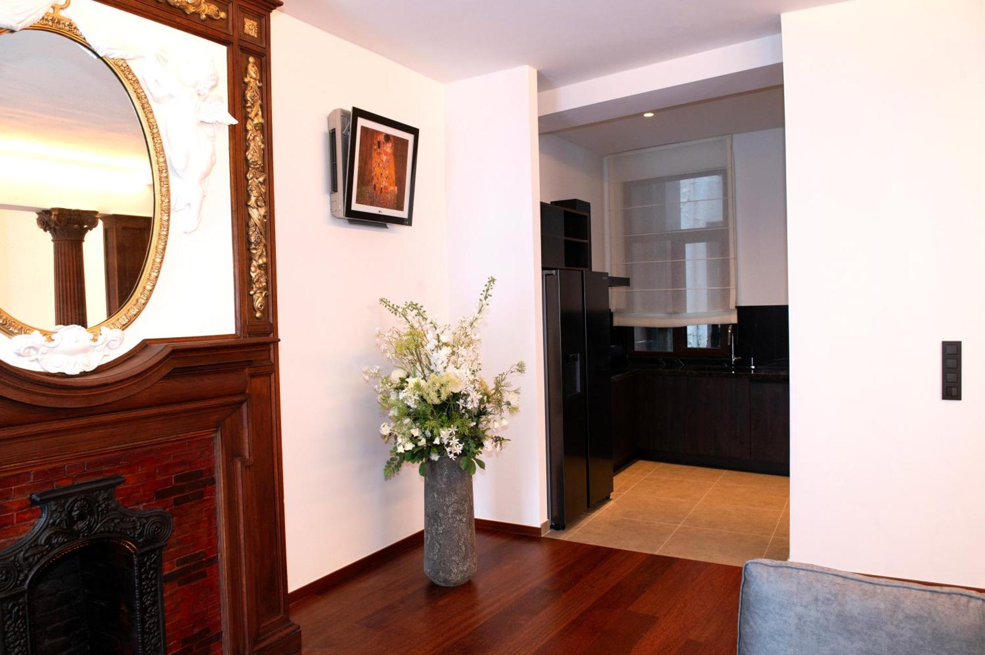Botanique Suites Airbnb, Antwerp Exterior photo