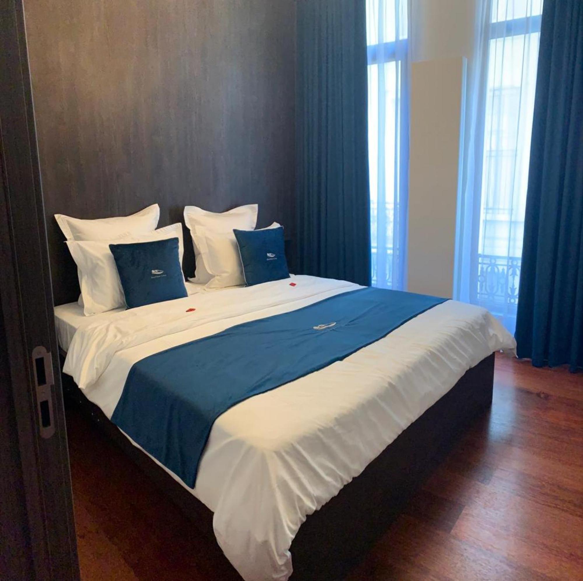 Botanique Suites Airbnb, Antwerp Exterior photo